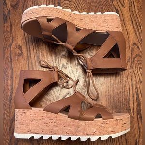 Cameron Platform Lace, new in box